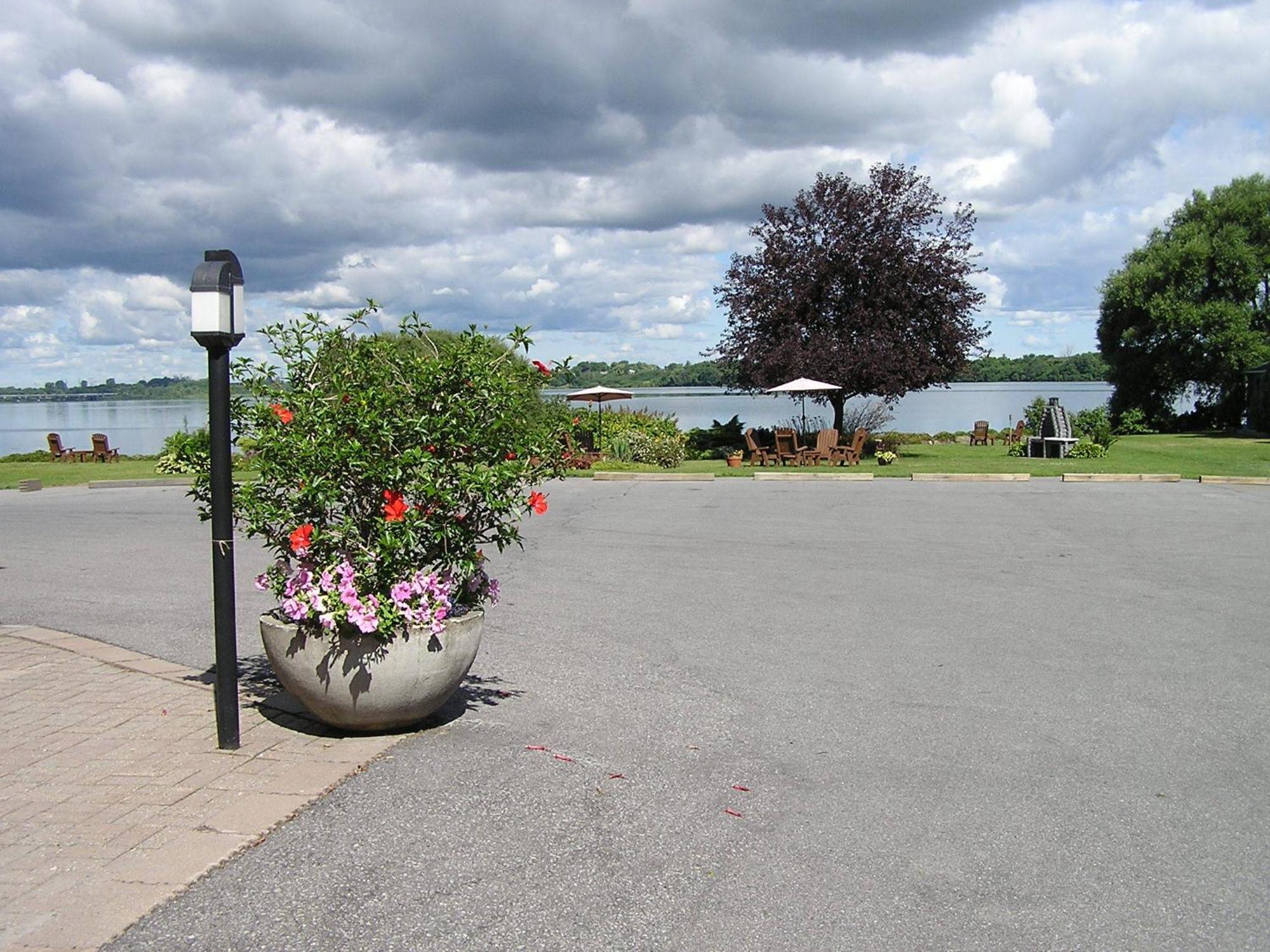 Hotel Oasis Lac St-Louis Salaberry-de-Valleyfield Exterior foto